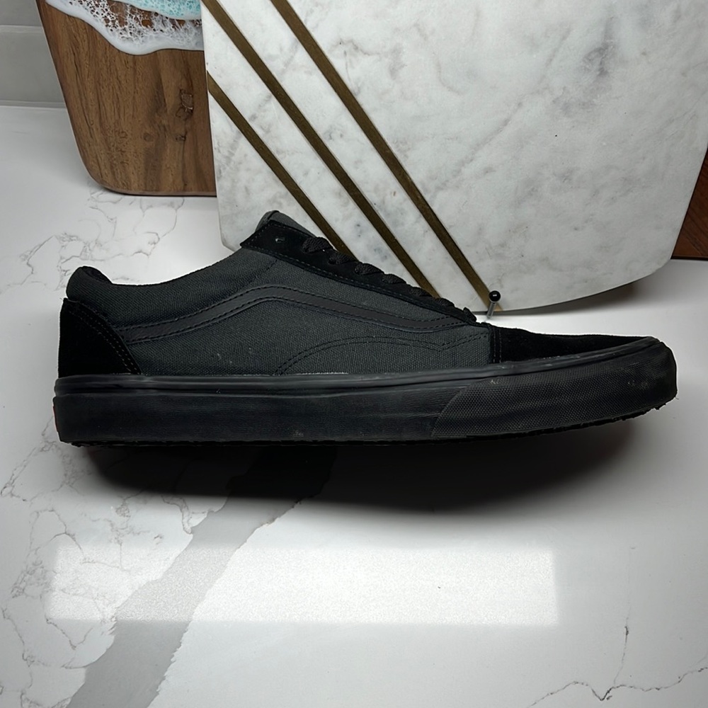 Vans Low-Top Non-Slip Sneakers.